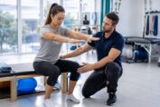 Kinezjofobia – jak strach przed ruchem utrudnia rehabilitację i powrót do sprawności?